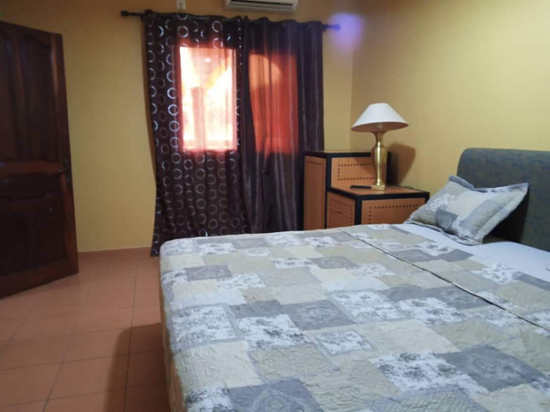 Chambre chaleureuse de l Hotel Club de Kipe